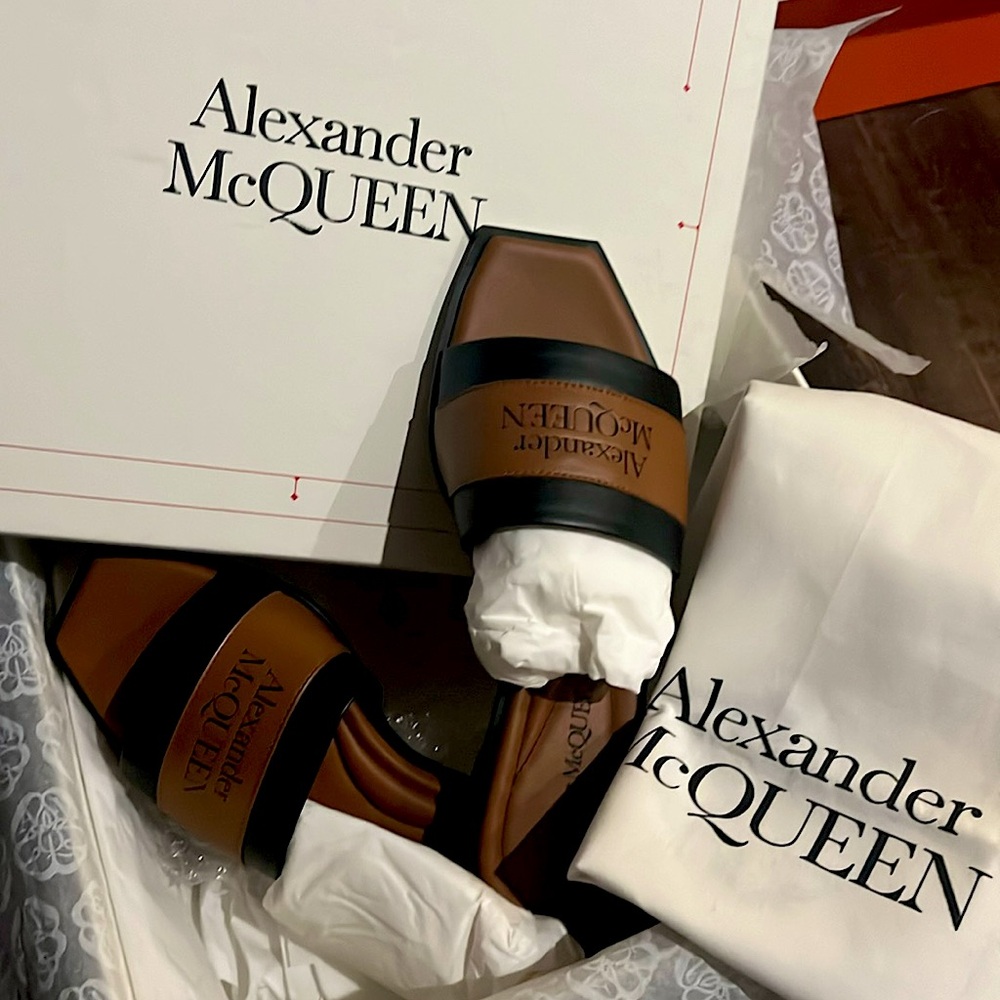 Alexander McQueen leather sandals size 36